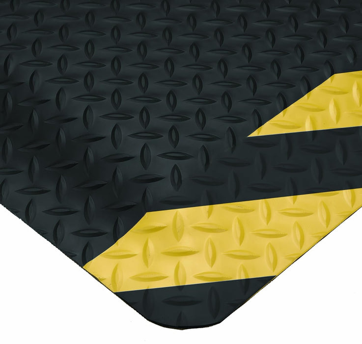 Wearwell Diamond-Plate SpongeCote UltraSoft Mat, 4' Width x 75' Length x 15/16" Thickness, Black/Chevron