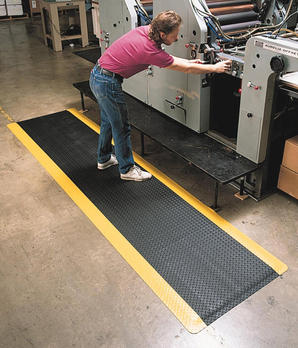 Wearwell Diamond-Plate SpongeCote UltraSoft Mat, 5' Width x 75' Length x 15/16" Thickness, Black/Yellow