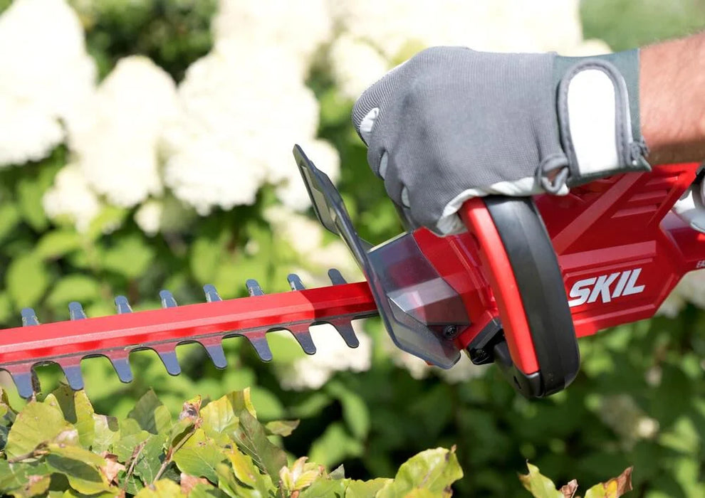 SKIL PWR CORE 20 22" Hedge Trimmer with Battery and Charger