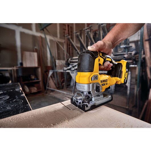 DeWALT (DCS334B) 20V MAX Brushless Jig Saw